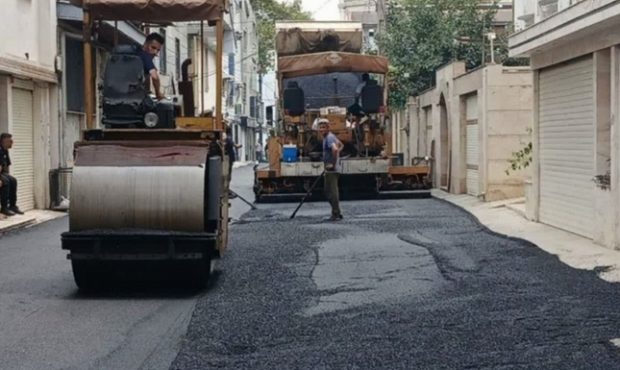 اجرای عملیات آسفالت منظریه رشت کوچه علومی محدوده منطقه ۲ شهری