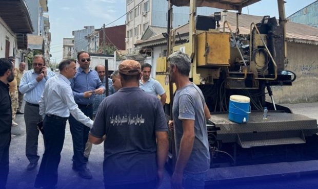 بازدید شهردار رشت از عملیات اجرای آسفالت کوچه های شهید نظری و شهید پور رضا در محدوده بلوار شهید مدرس