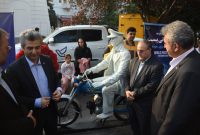 مجسمه پستچی در قلب شهر رشت