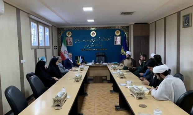 نشست مشترک اعضای شورای سیاستگذاری پنجمین دوره رخداد رسانه‌ای سردار تا سردار با معاون هماهنگ کننده س.پاه ثارالله در کرمان برگزار شد.