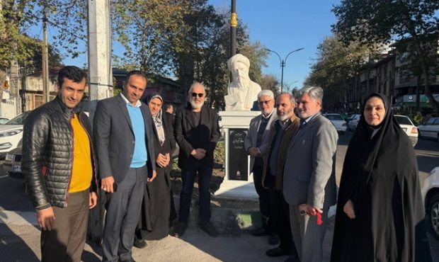 سردیس لسان‌الغیب حافظ شیرازی در رشت رونمایی شد